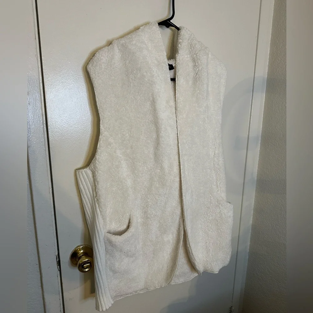 Love Tree Cream Fleece Vest - Picture 1 of 8